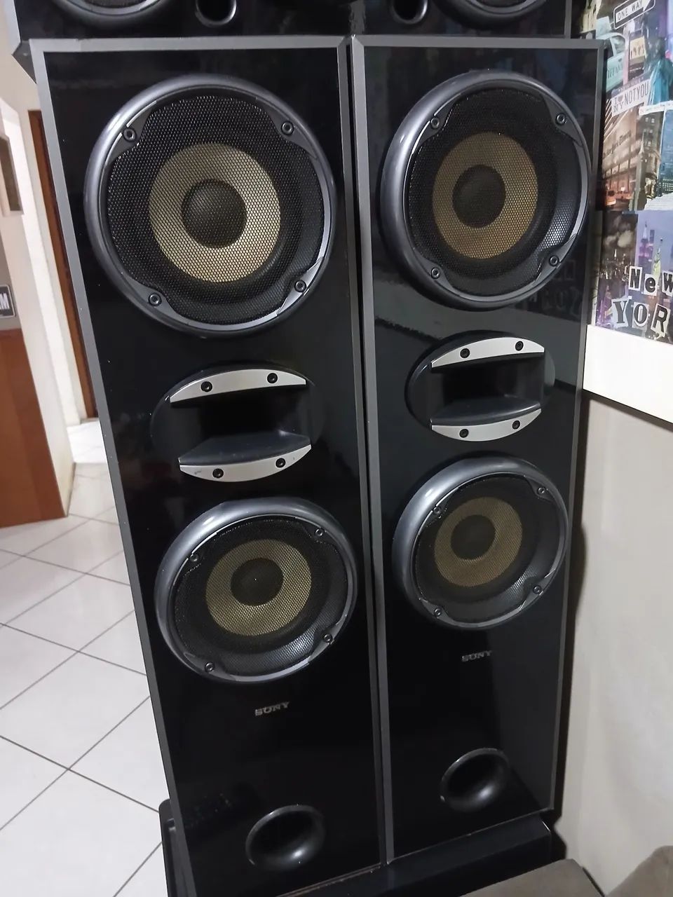 Caixas Som Sony.  Torre.     Impecável 