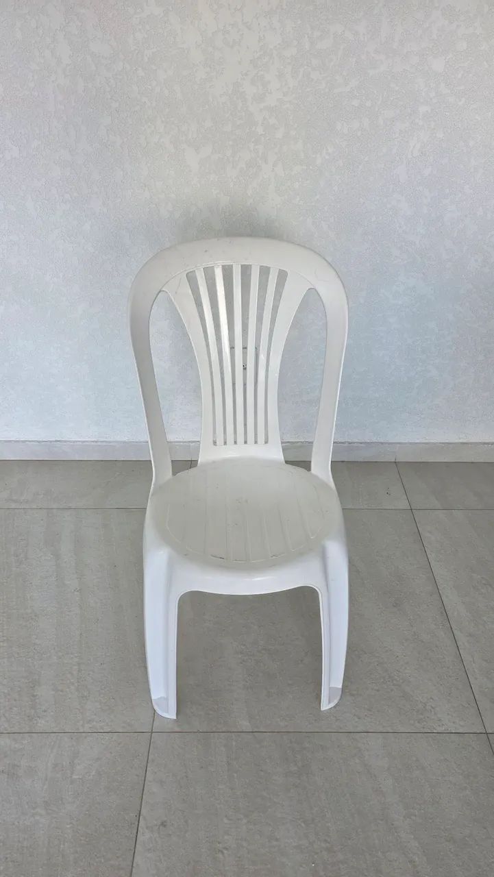 Cadeira plástica branca  - Foto 2