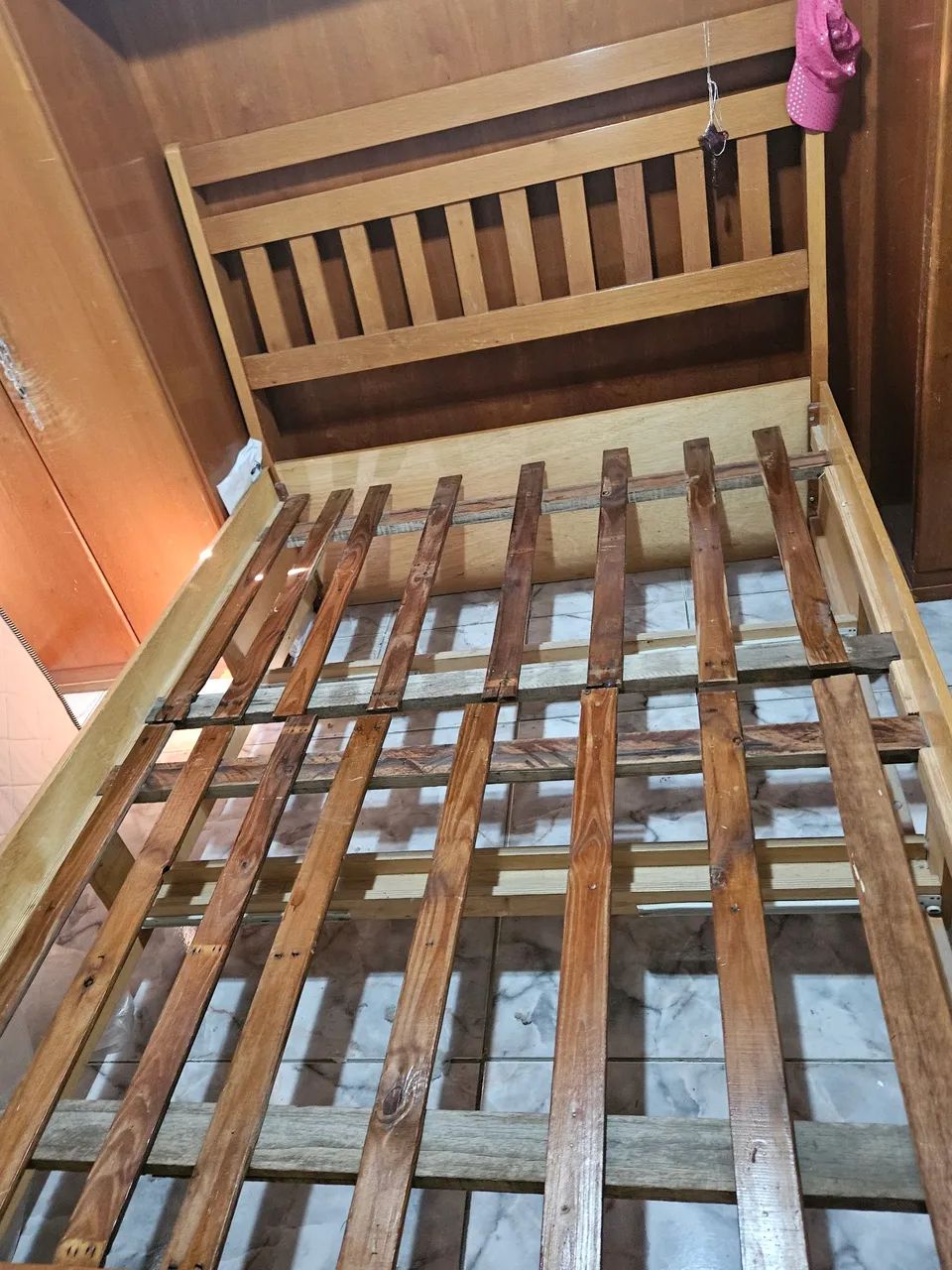 Cama de casal em madeira maciça com gavetões - Foto 5