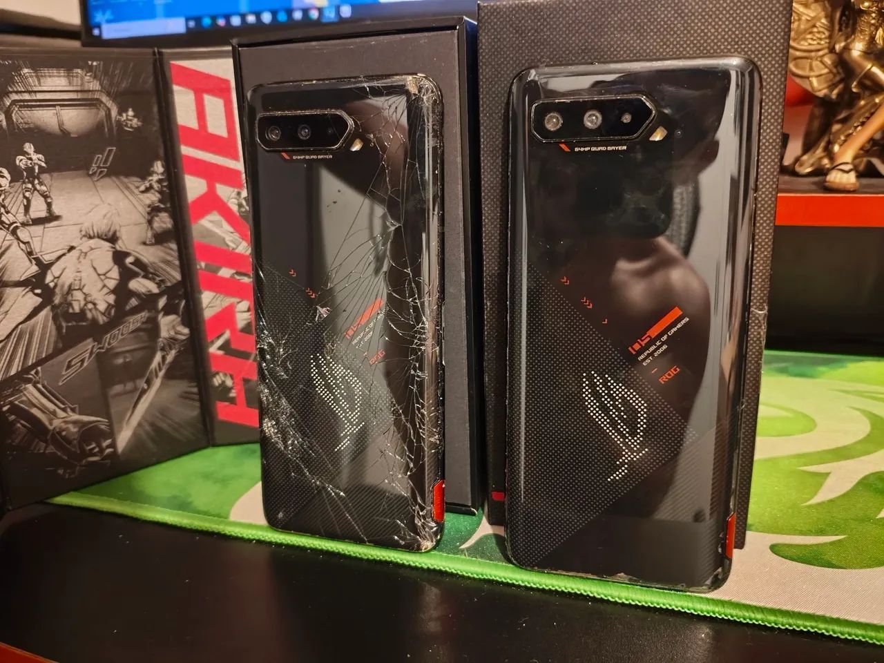 Dois rog phone 5S com defeito