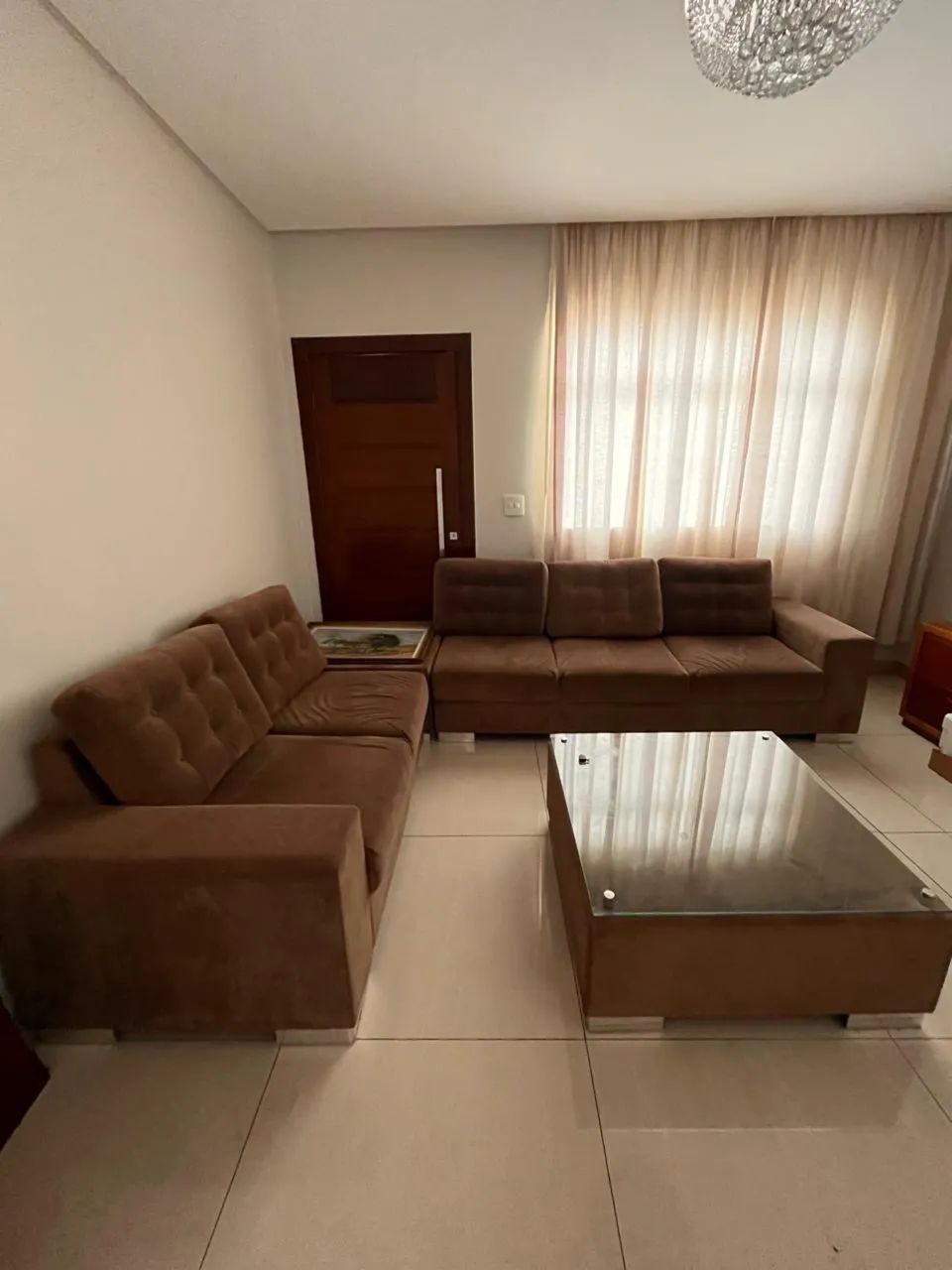 Sofá 2 e 3 lugares, mesas de centro e de canto 