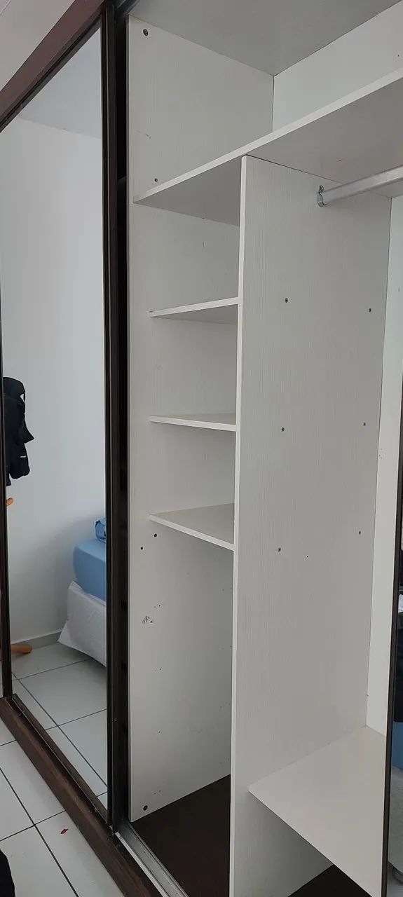 Guarda roupa casal 3 portas espelhadas  - Foto 4