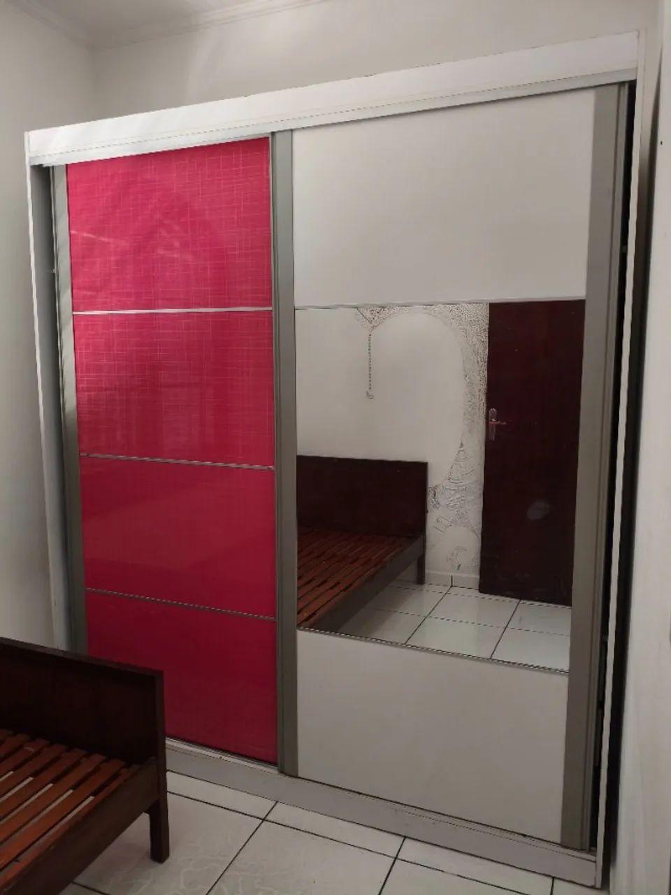 Guardaroupa 2 portas corrediças com espelho 