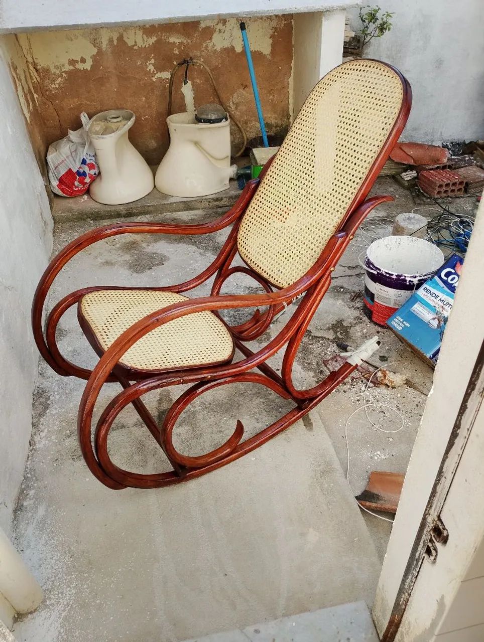 Cadeiras de balanco usadas, e restauradasa?arti 1.200a unidade - Foto 5