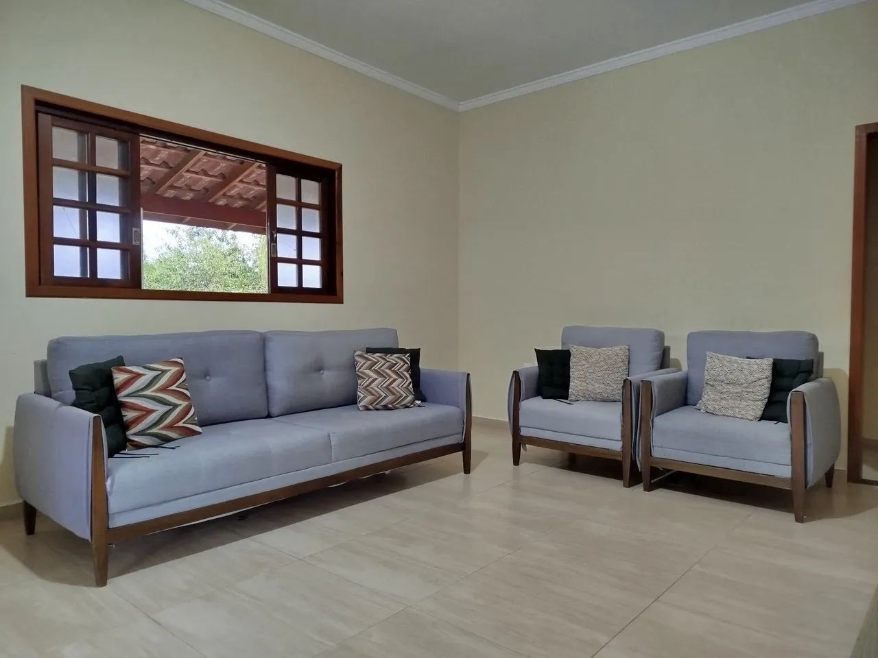 Sofá de 4 lugares + 2 poltronas em excelente estado  - Foto 2