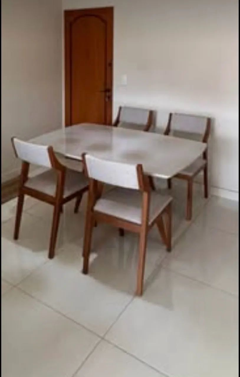 Mesa retangular com tampo liso e brilhante branco 