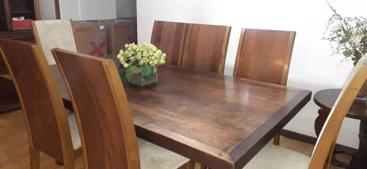 Mesa de madeira com cadeiras - Foto 2