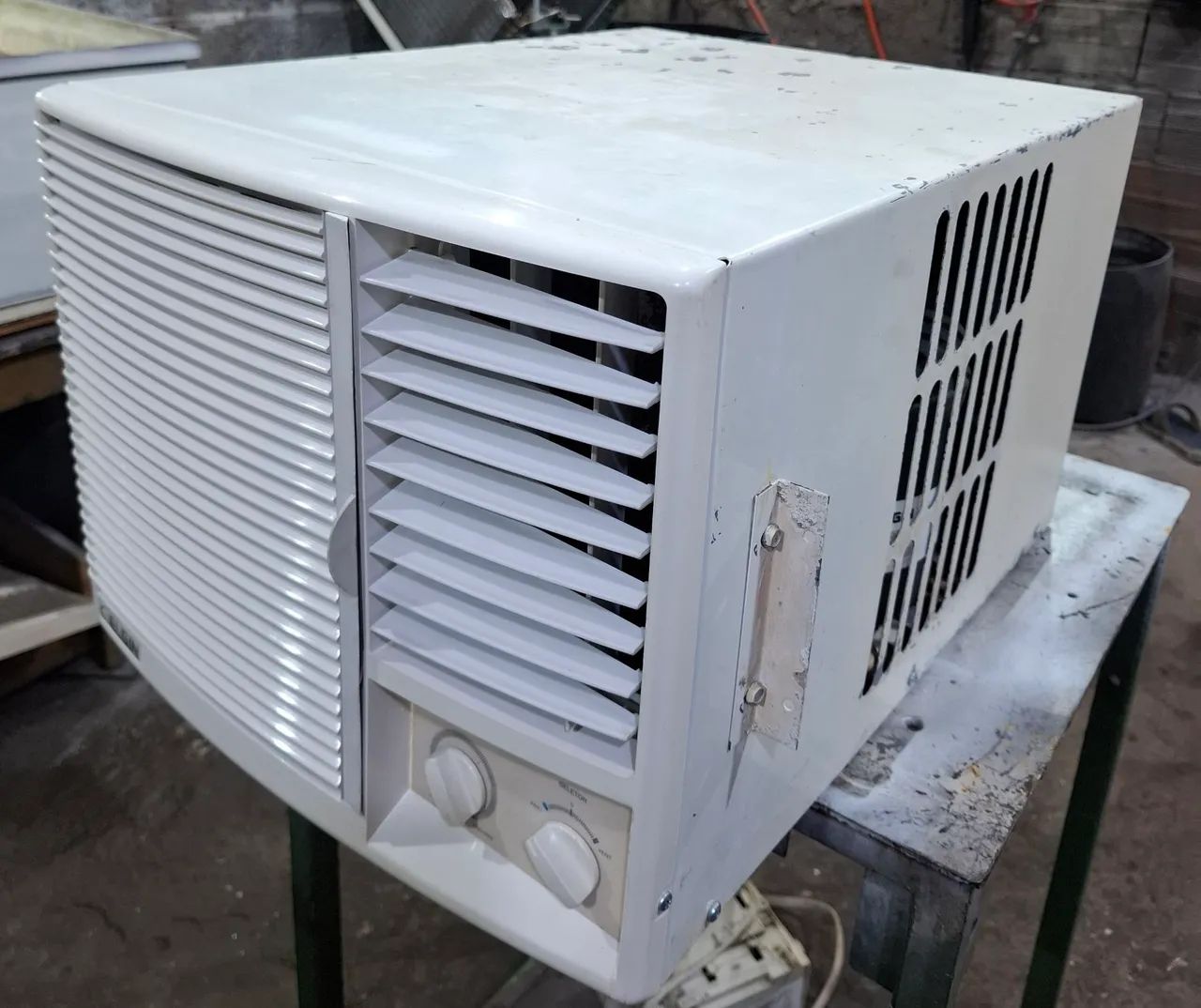 Ar condicionado elgin 6000. BTUs 110. Volts  - Foto 4