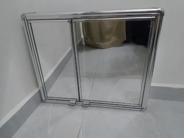 Armário 2 portas com espelho