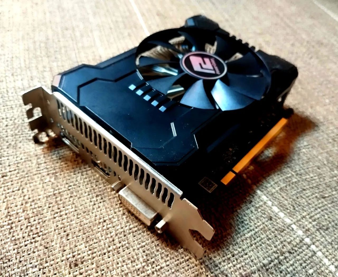 Placa de vídeo RX 550 2gb PowerColor  128-bit GDdr5 - Foto 2