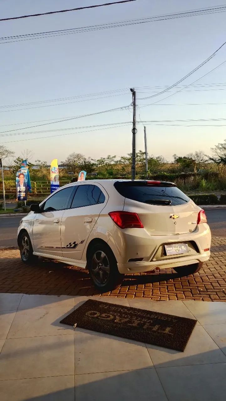 Chevrolet Onix Hatch Effect 1.4 8V Flex Mec. 4P 2018 - Foto 2