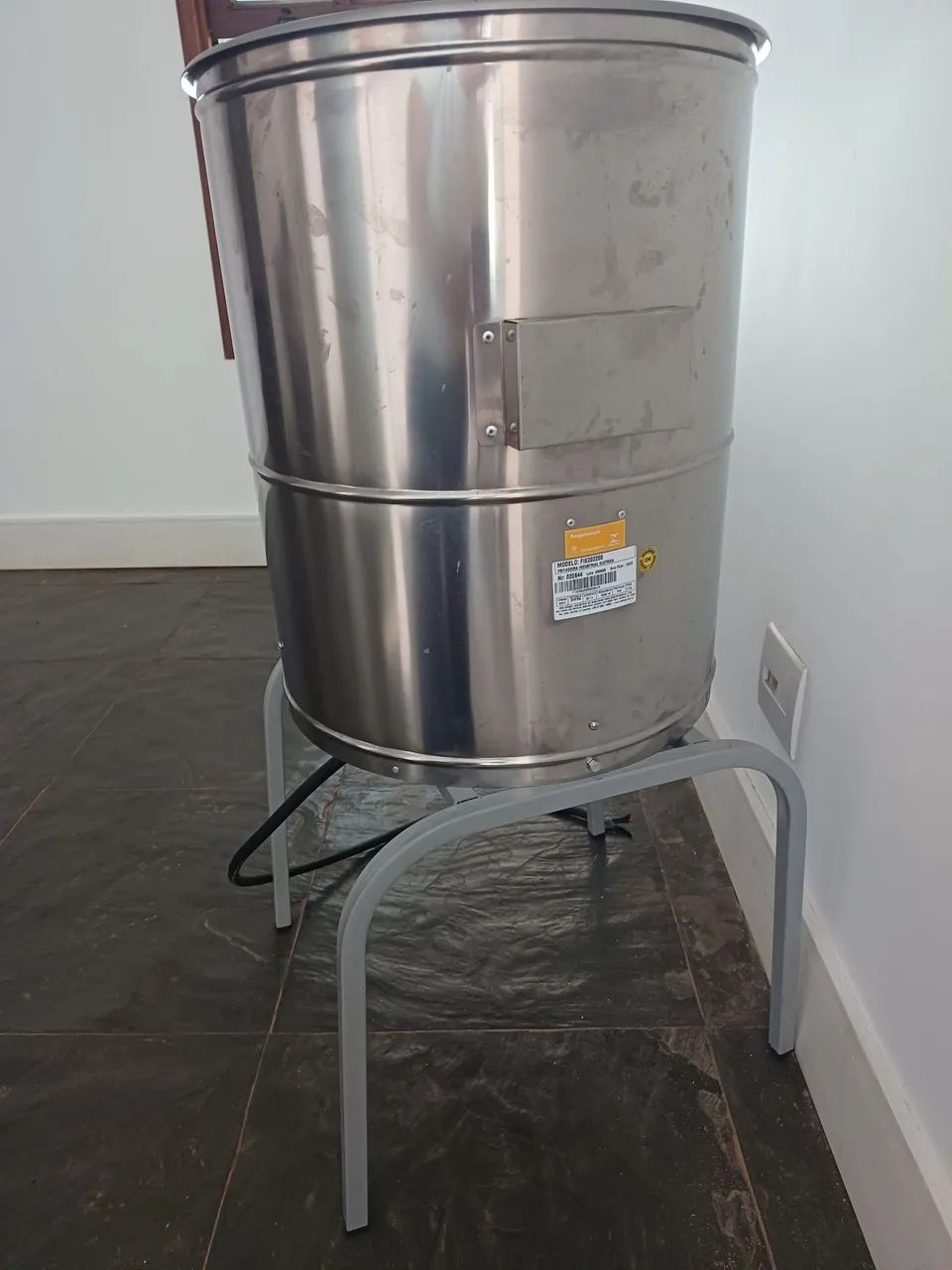 Fritadeira Industrial Elétrica Metvisa - Água e óleo 