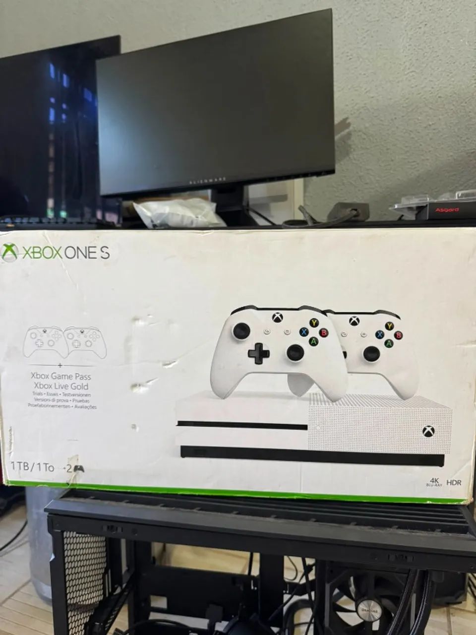 Xbox One S Com Kinect E Dois Controles!!!