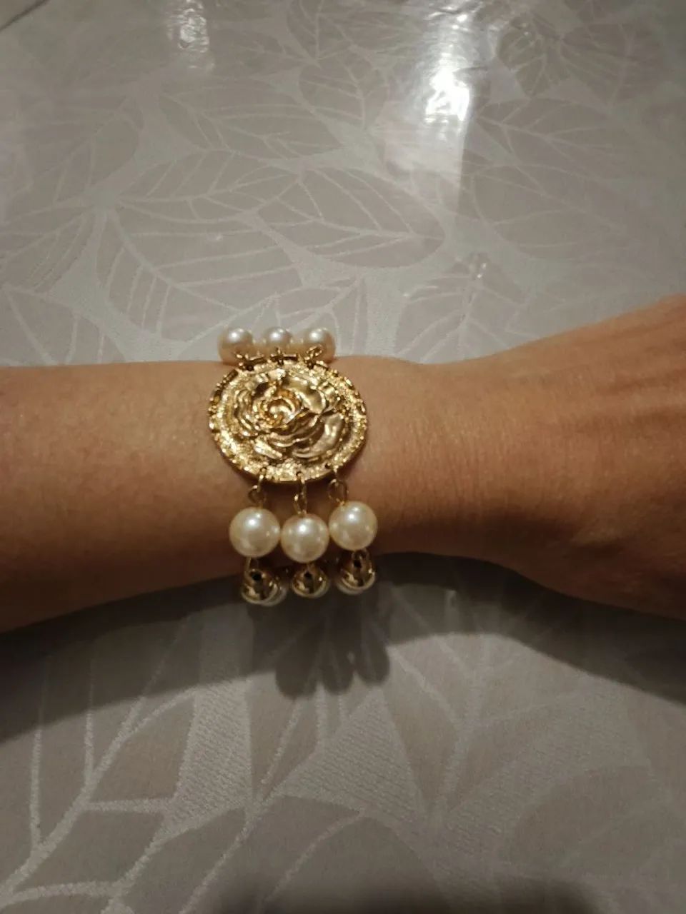Braceletedourado com perolas