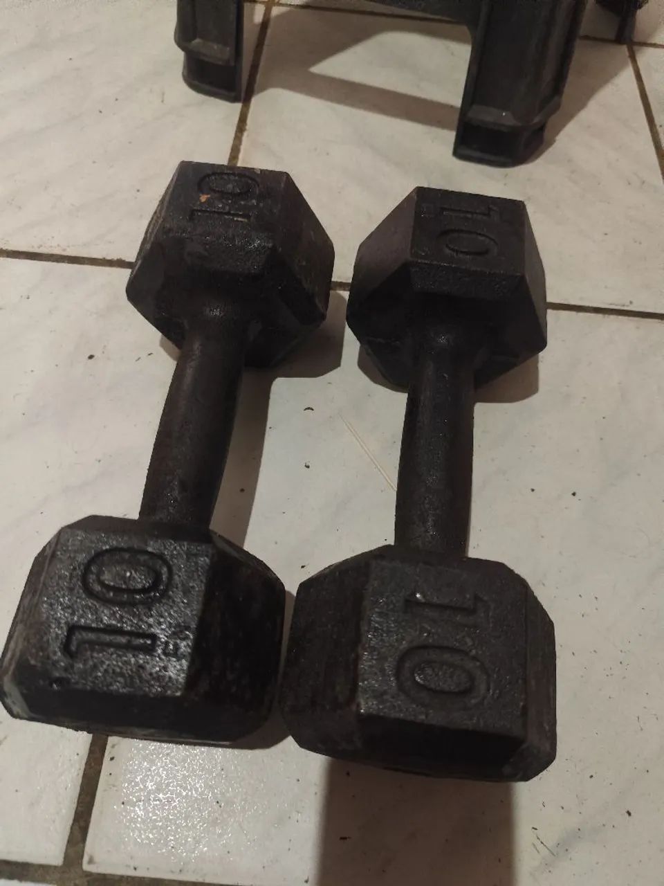 PAR DE HALTERES DE 10KG ESTOU VENDENDO 