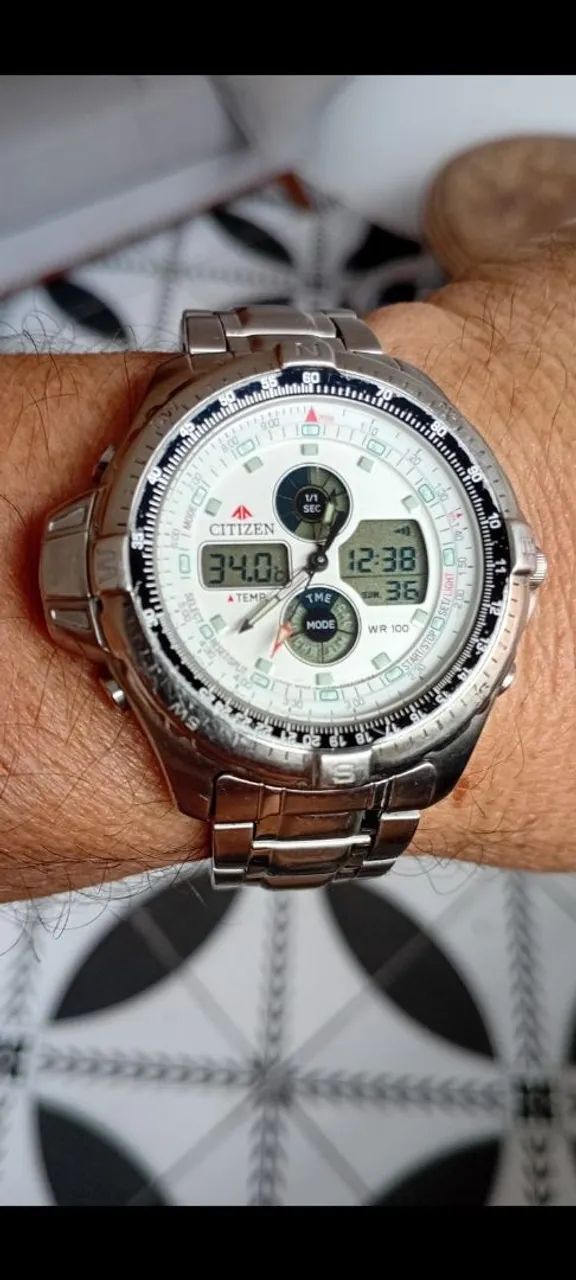 Relógio Citizen C710