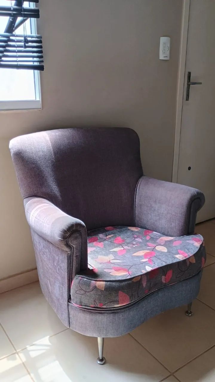 CONJUNTO DE SOFÁ DE 2 LUGARES E POLTRONA - Foto 4