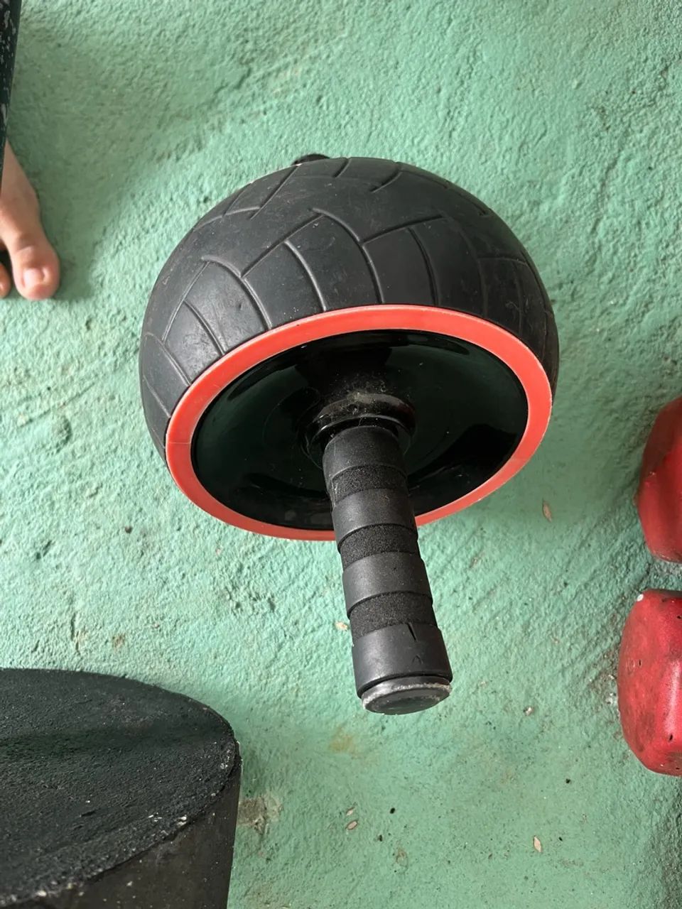 Roda abdominal e barras paralelas chão 