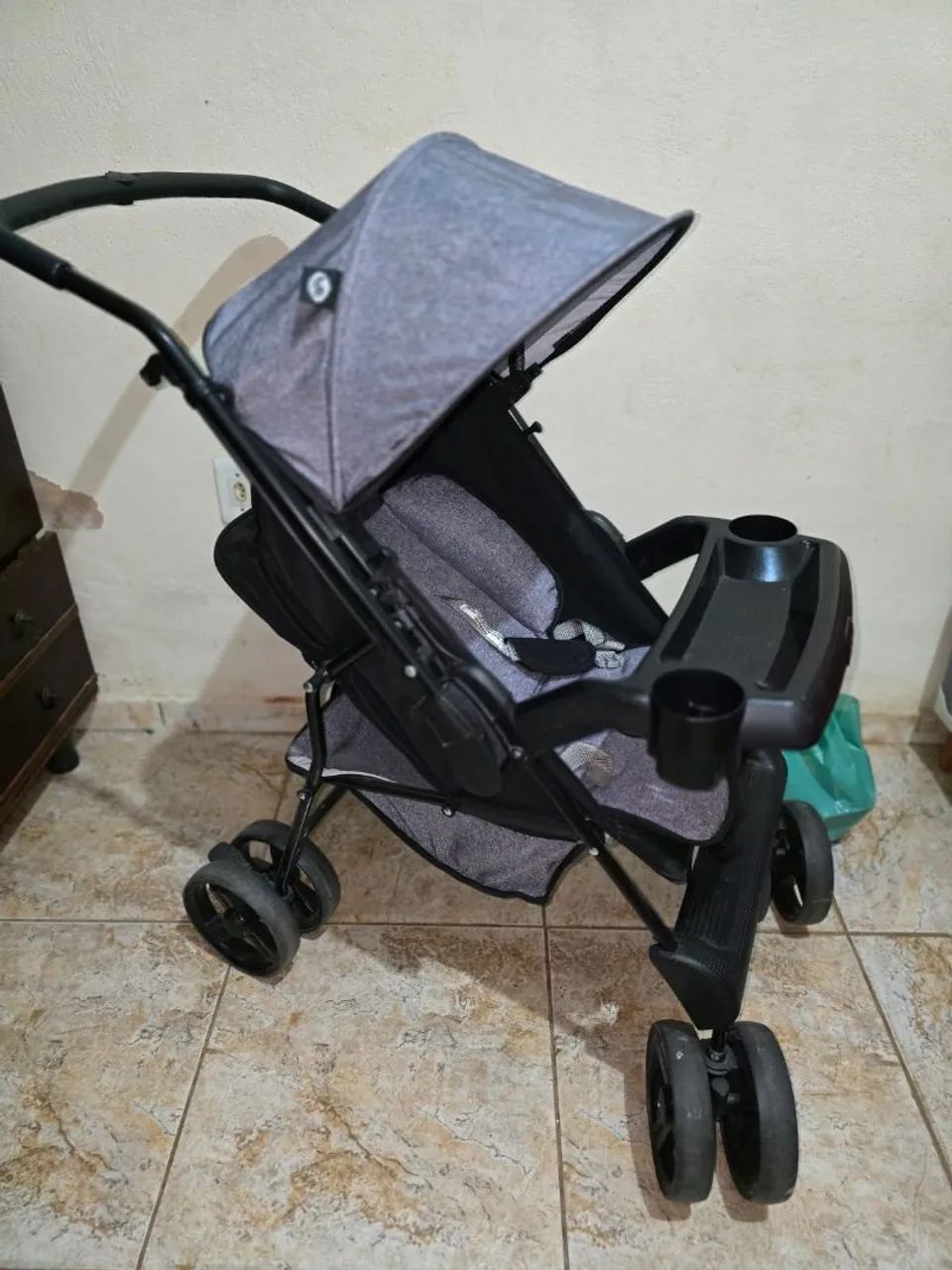 Carrinho de bebê + bebê conforto 