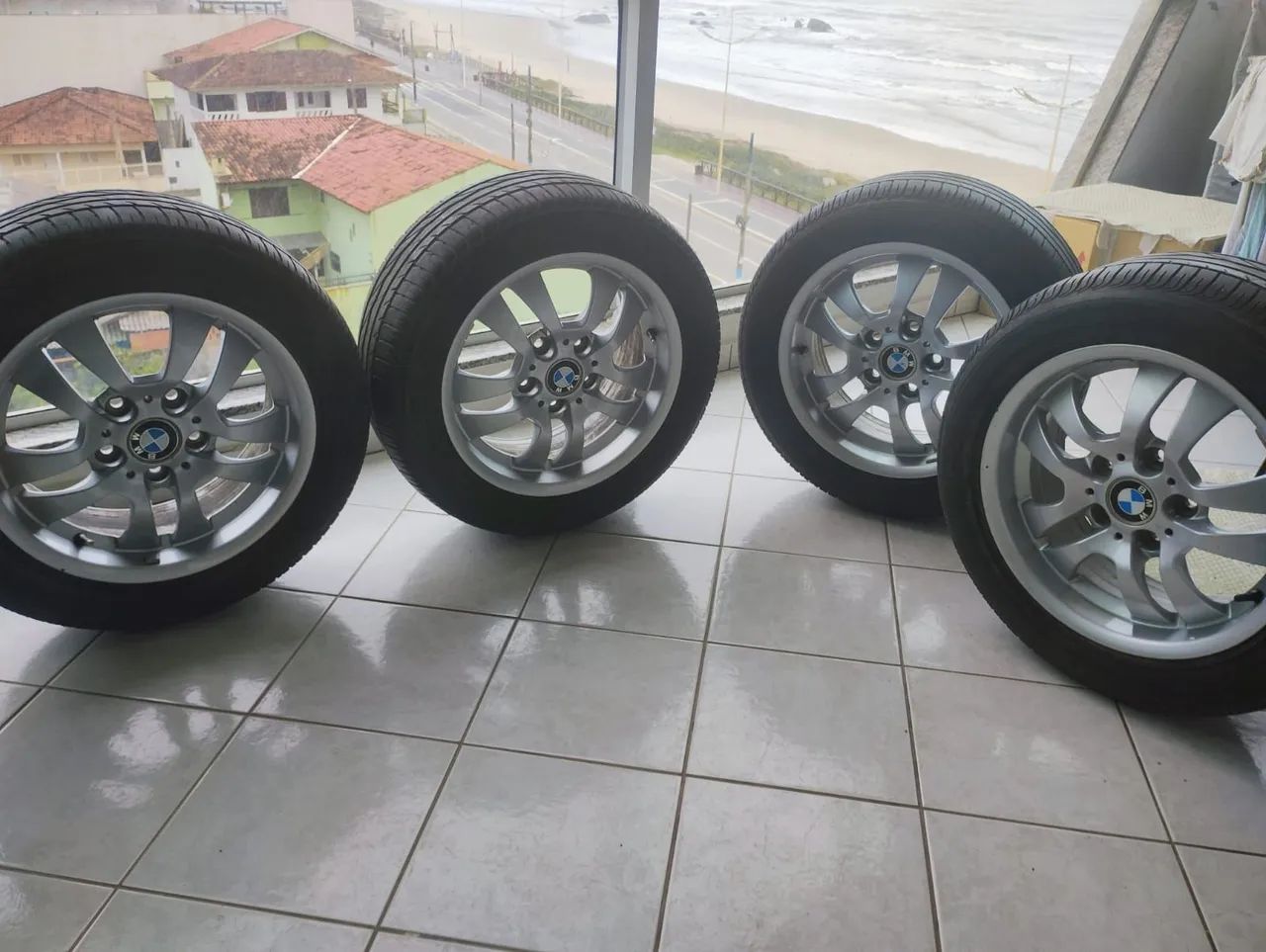 Pneus run flat turanza Bridgestone, aro 16 vendo ou troco por PC gamer 