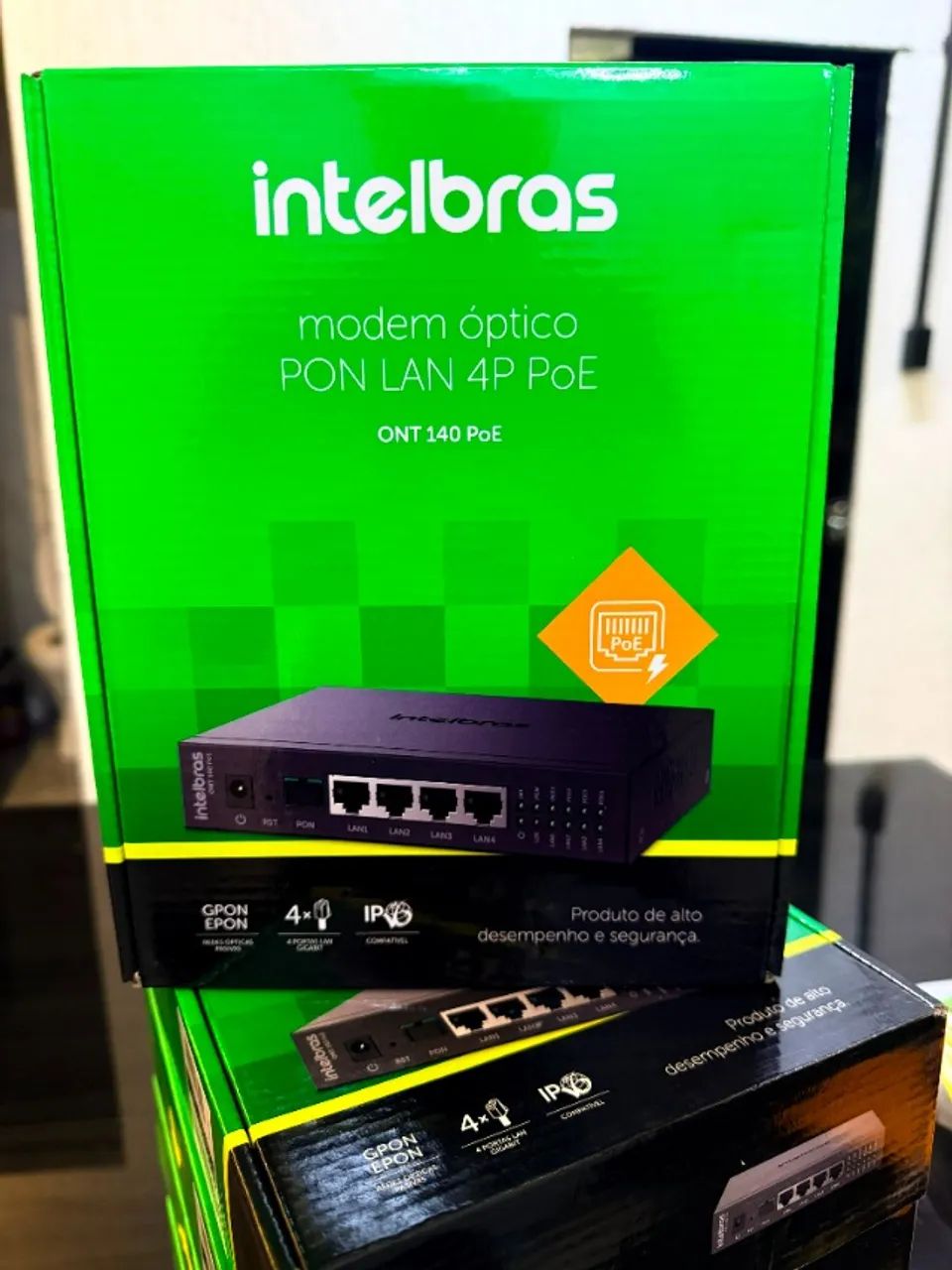 Modem Optico Pon Lan 4p Ont 140 Poe Intelbras Cor Preto