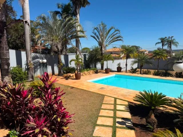Contrata-se Jardineiro Experiente - 2 Vezes por Semana (8h às 17h)