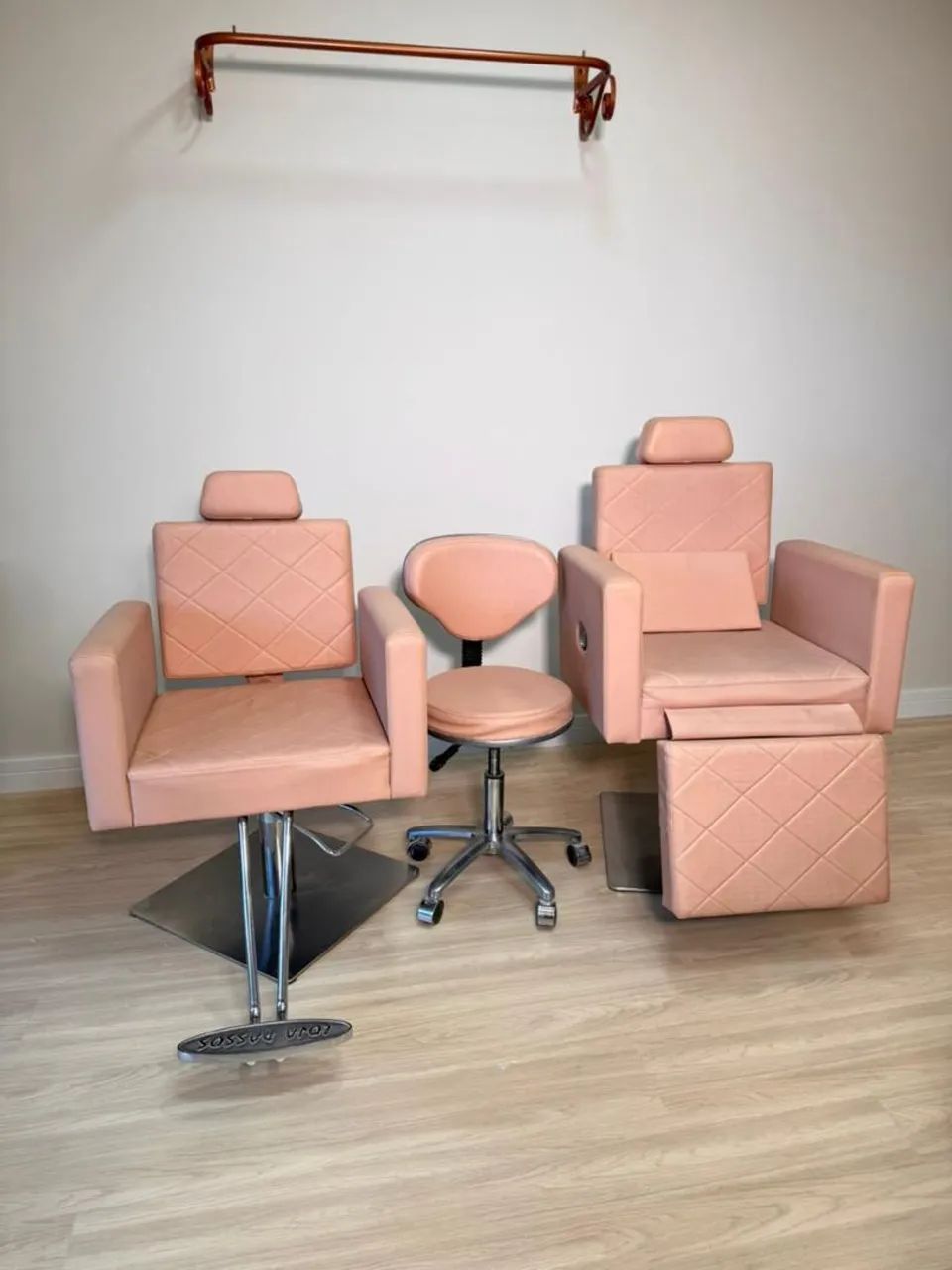Móveis Passos Makeup and Hairstyling Chair in Excellent Condition