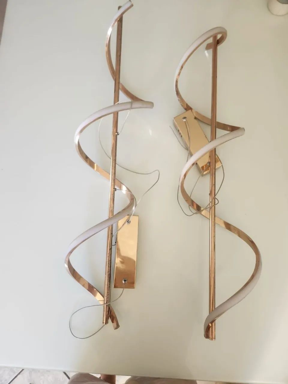 Par de Pêndulos Decorativos NOVOS LED em Espiral 90 cm - Design Moderno