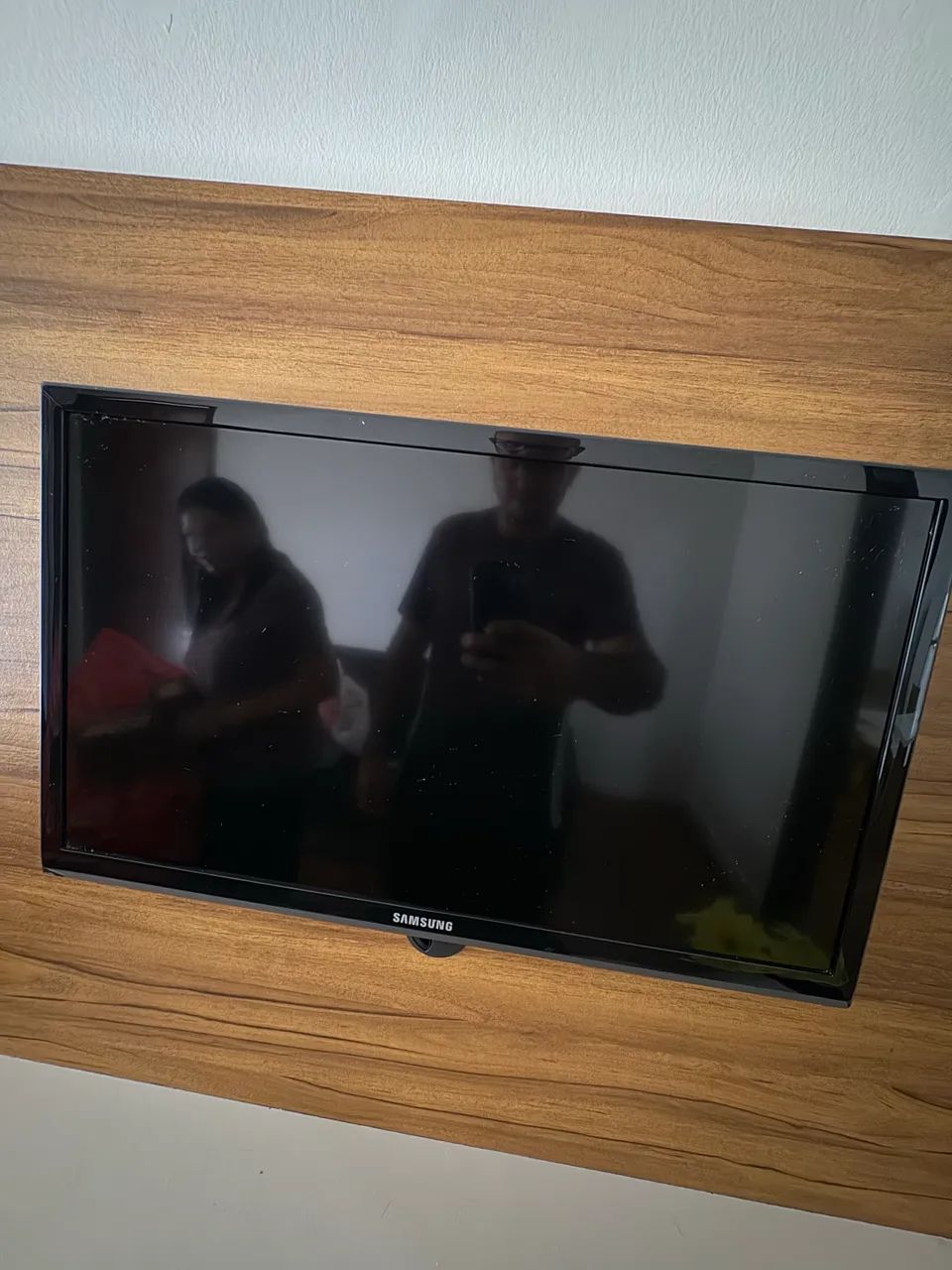 Painel para TV com Rack Suspenso - Amadeirado e Branco - Foto 2