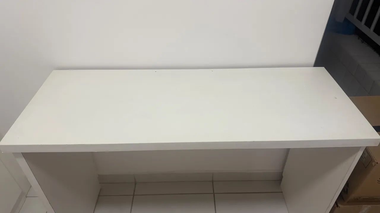 Vendo escrivaninha branca  - Foto 2