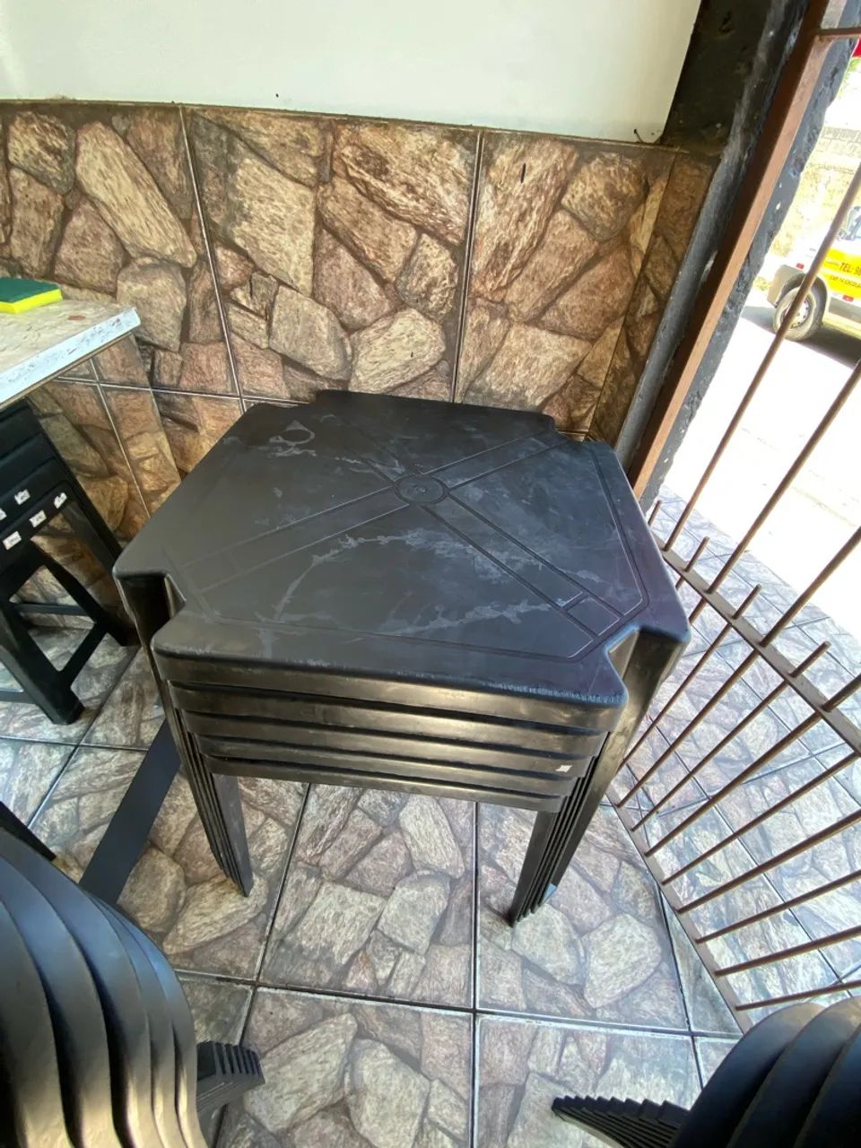 Mesa e cadeira de plástico reforçado preto  - Foto 2