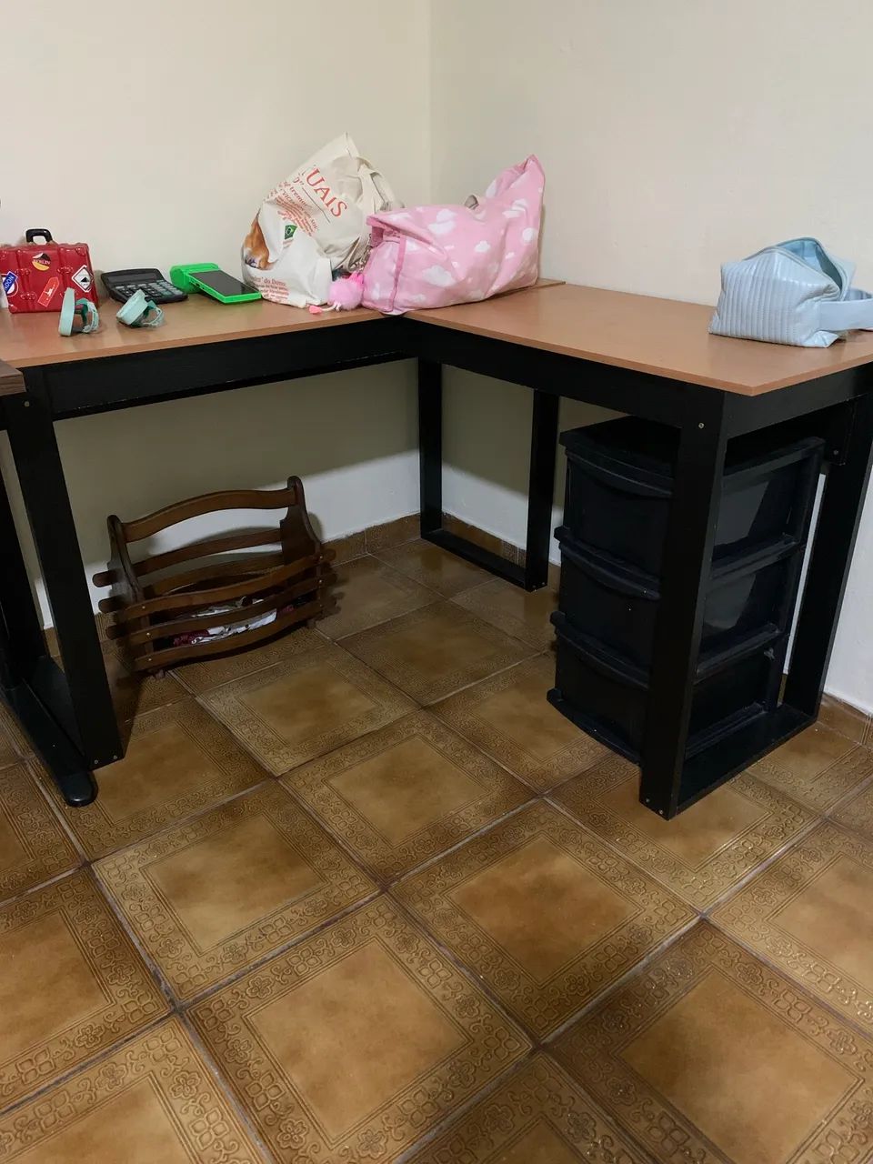 Mesa escrivaninha em L
