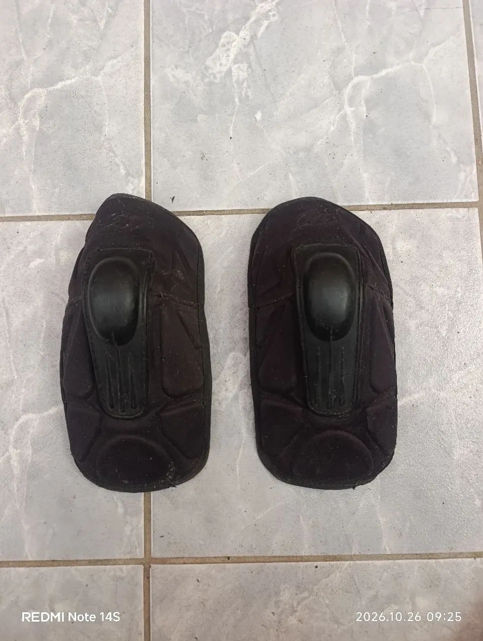 Cotoveleira para motociclista