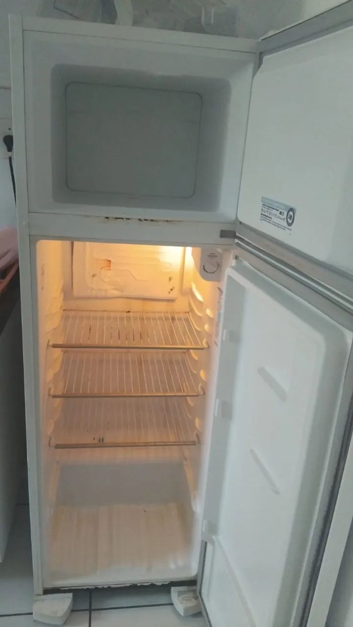 Vendo geladeira  - Foto 2