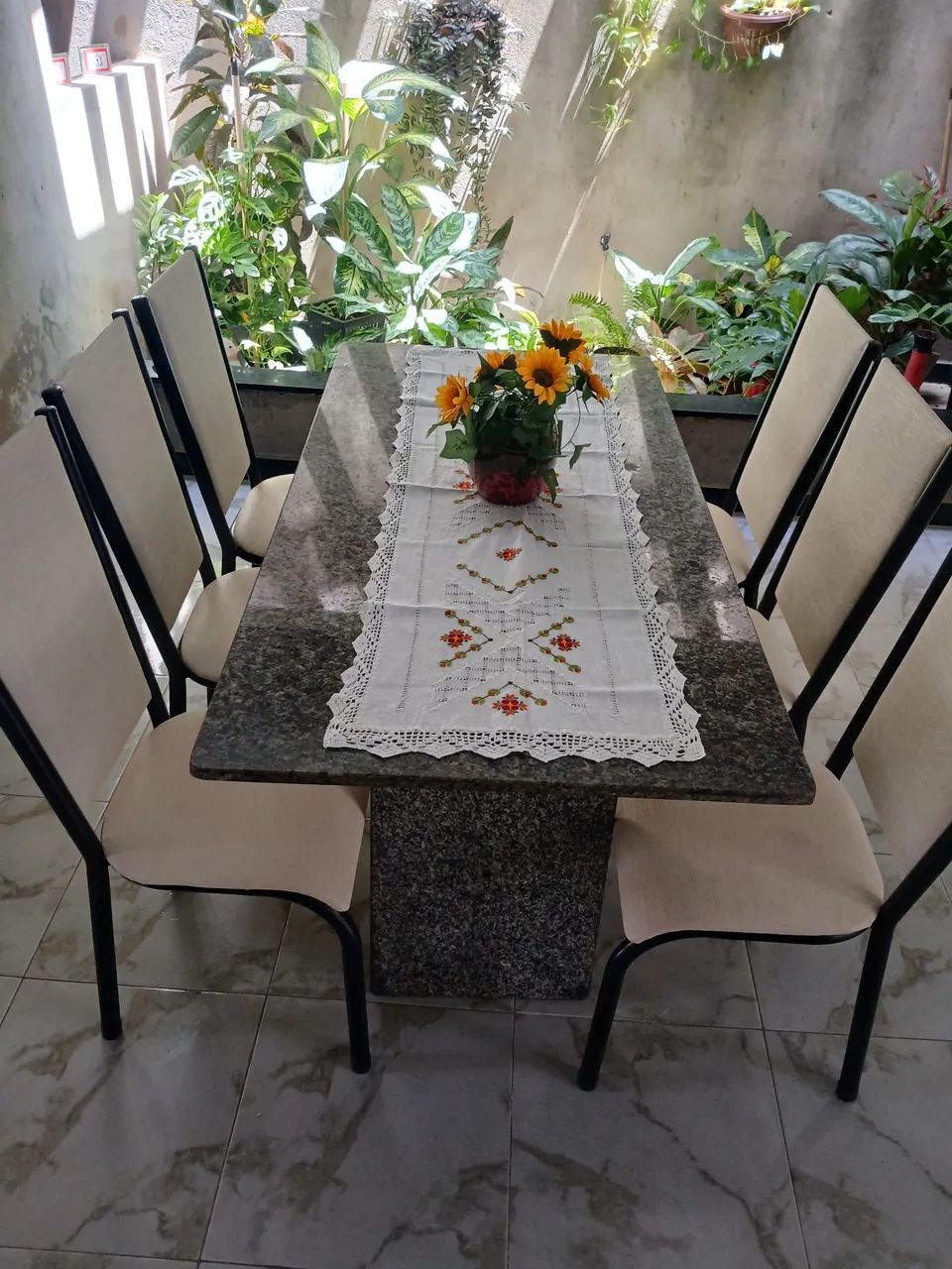 Vendo mesa de mármore 6 cadeiras  - Foto 3