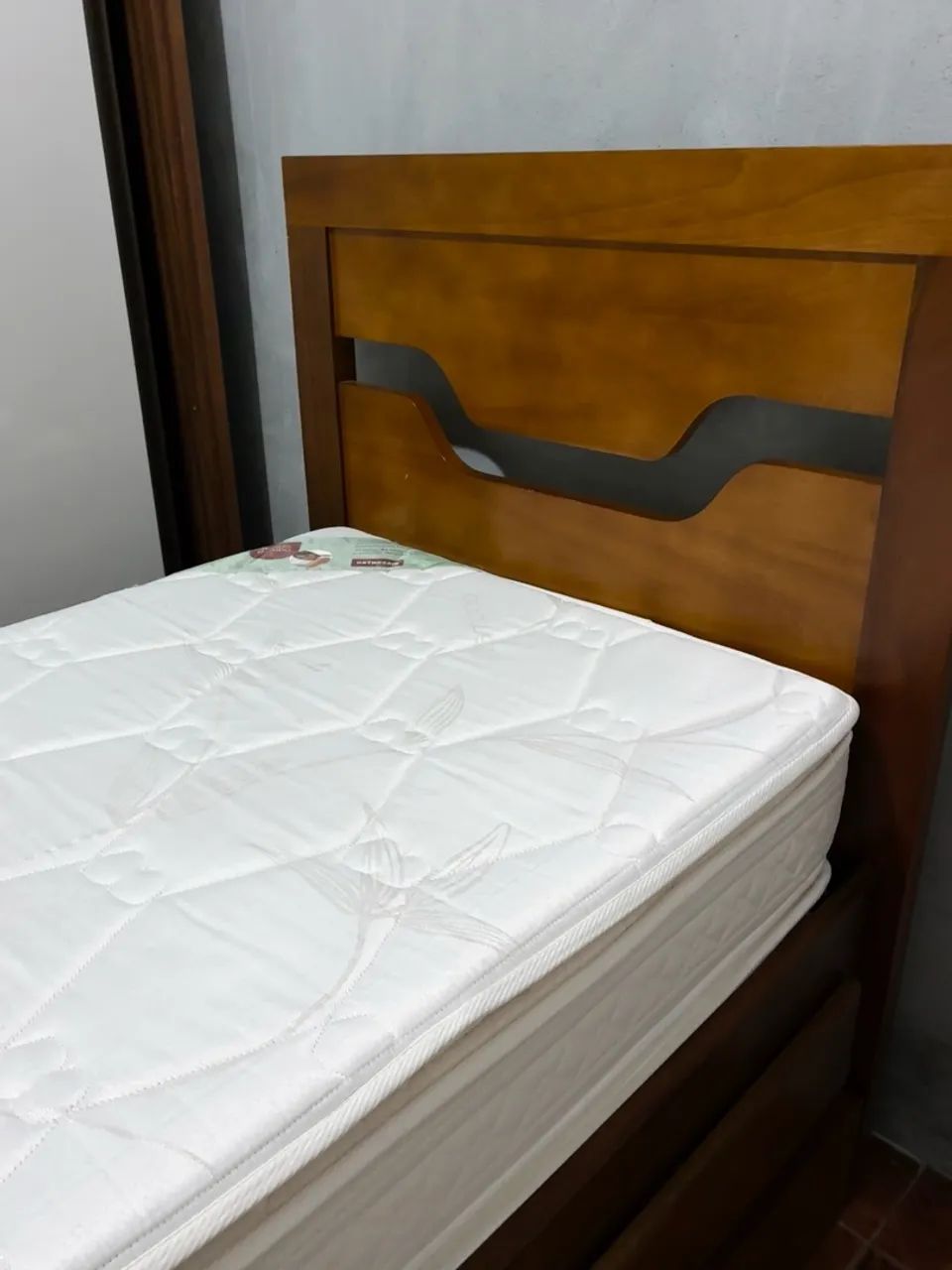 CAMA SOLTEIRO - BEM CONSERVADA! sem colchão  - Foto 4