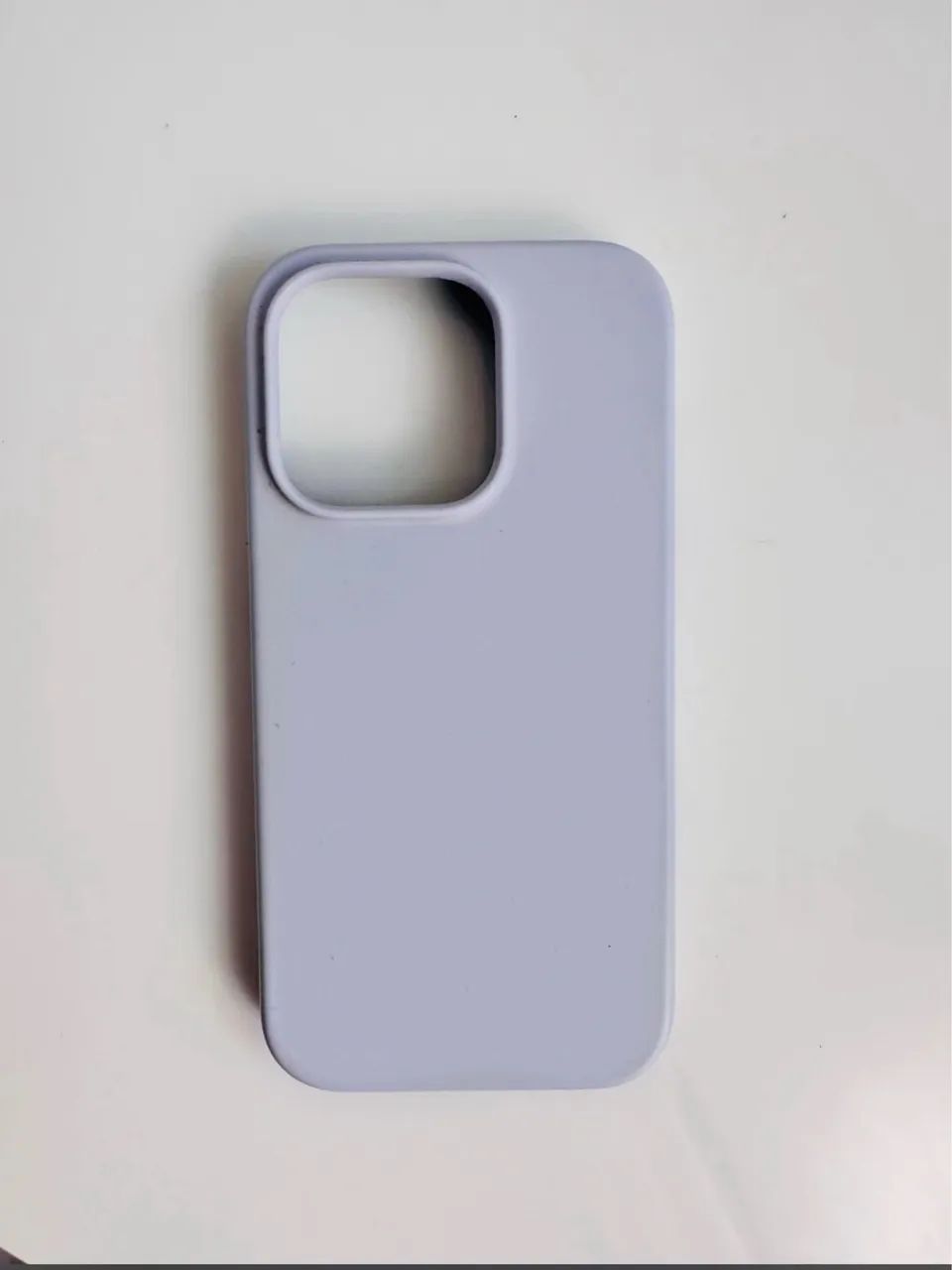 Capinha lilás de silicone iPhone 14 Pro