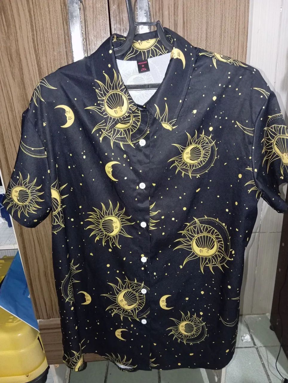 Camisa de botão estampa lua e sol - Foto 2