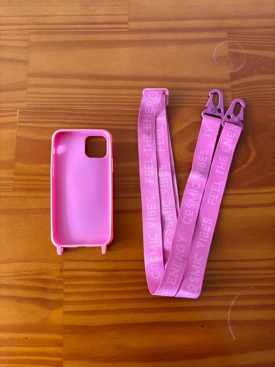 Capinha Todomoda Fun para iPhone 12 / 12 Pro + Alça de Pescoço