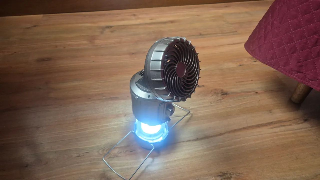 Mini ventilador, com lanterna e duplo carregamento, cabo ou no sol devido placa solar - Foto 2