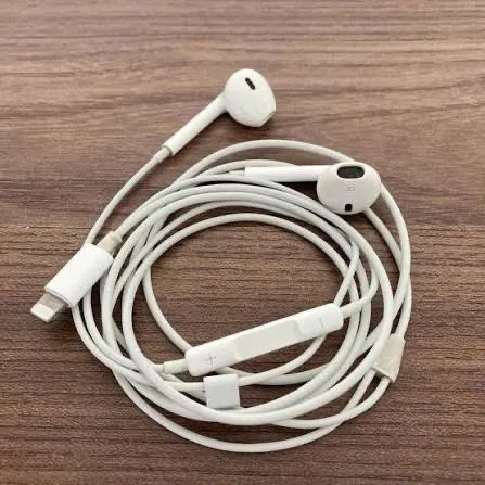 Fone de Ouvido Apple EarPods Lightning - Original - Foto 2