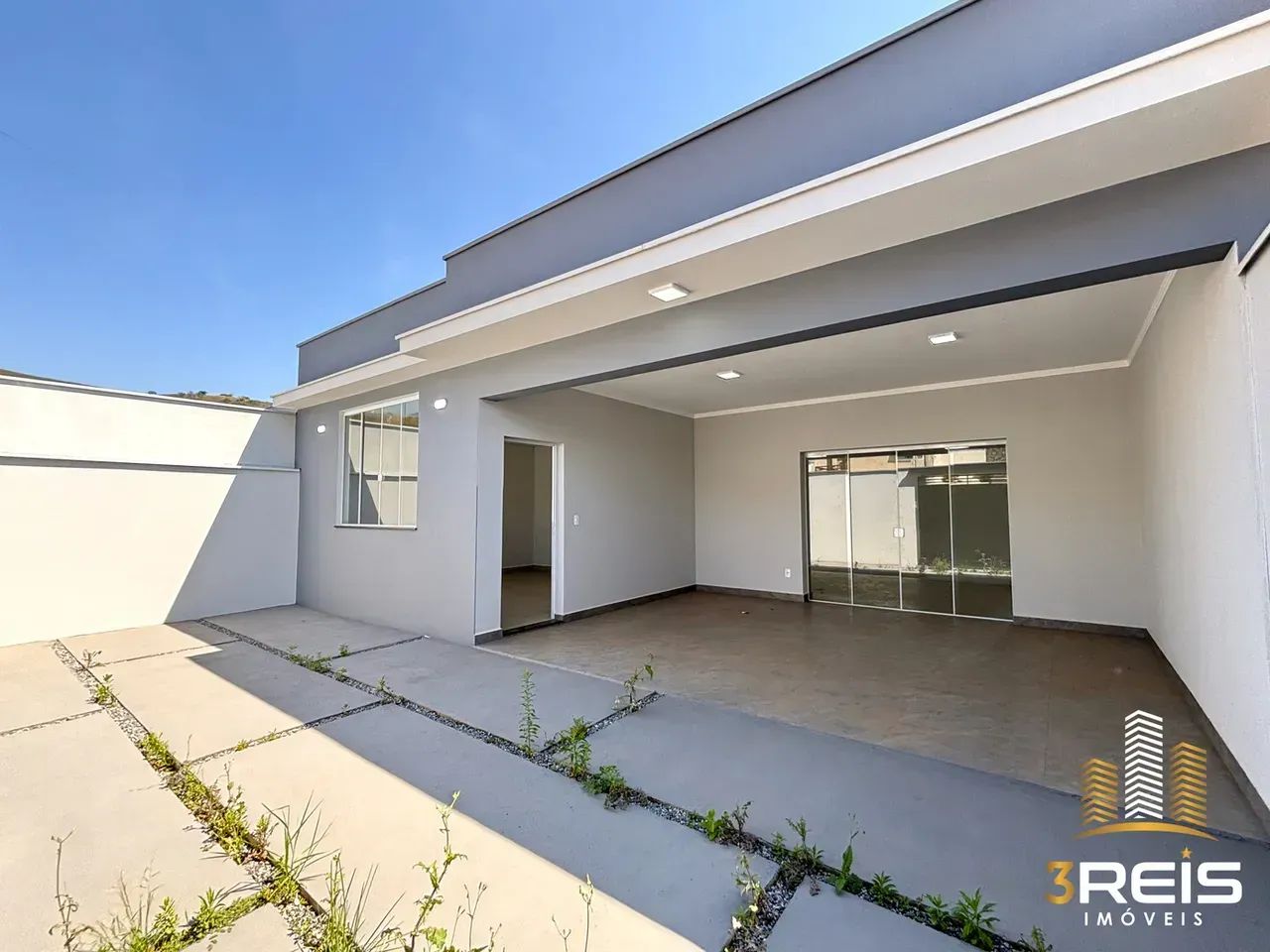 CASA TÉRREA MODERNA COM 3 SUÍTES EM SOCORRO/SP