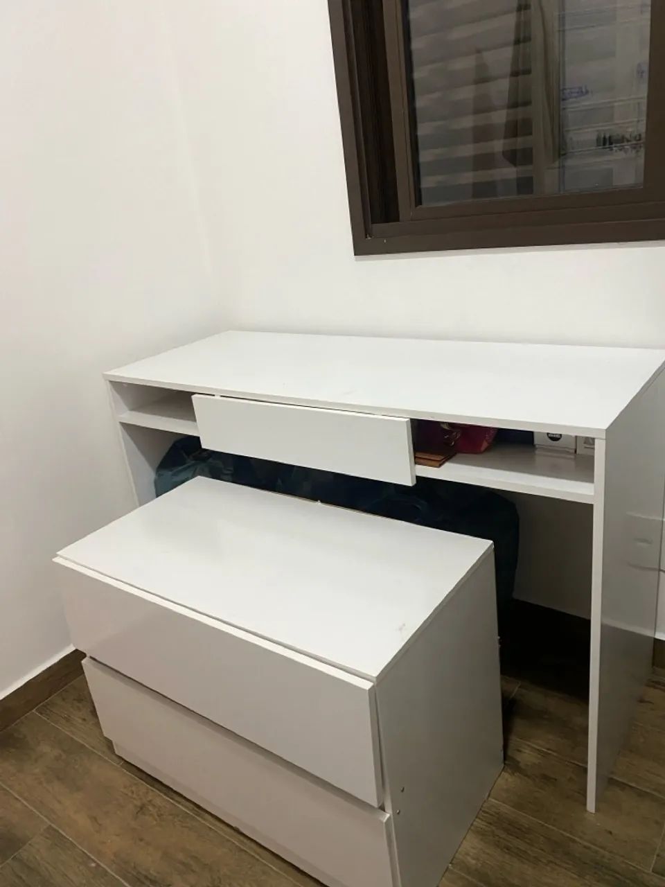   DOAÇÃO - MESA E GAVETEIRO