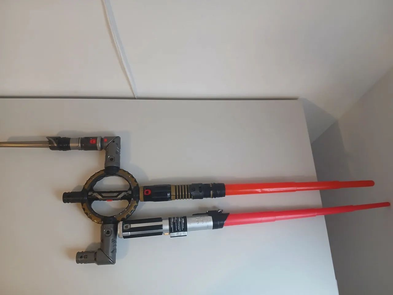 Conjunto sabre de laser e roda giratória 