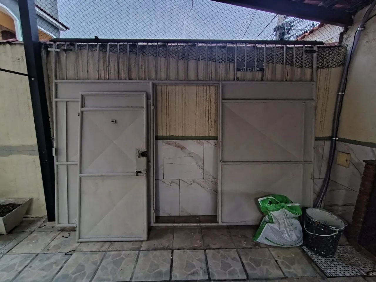 Portão de garagem com portão social - Foto 3