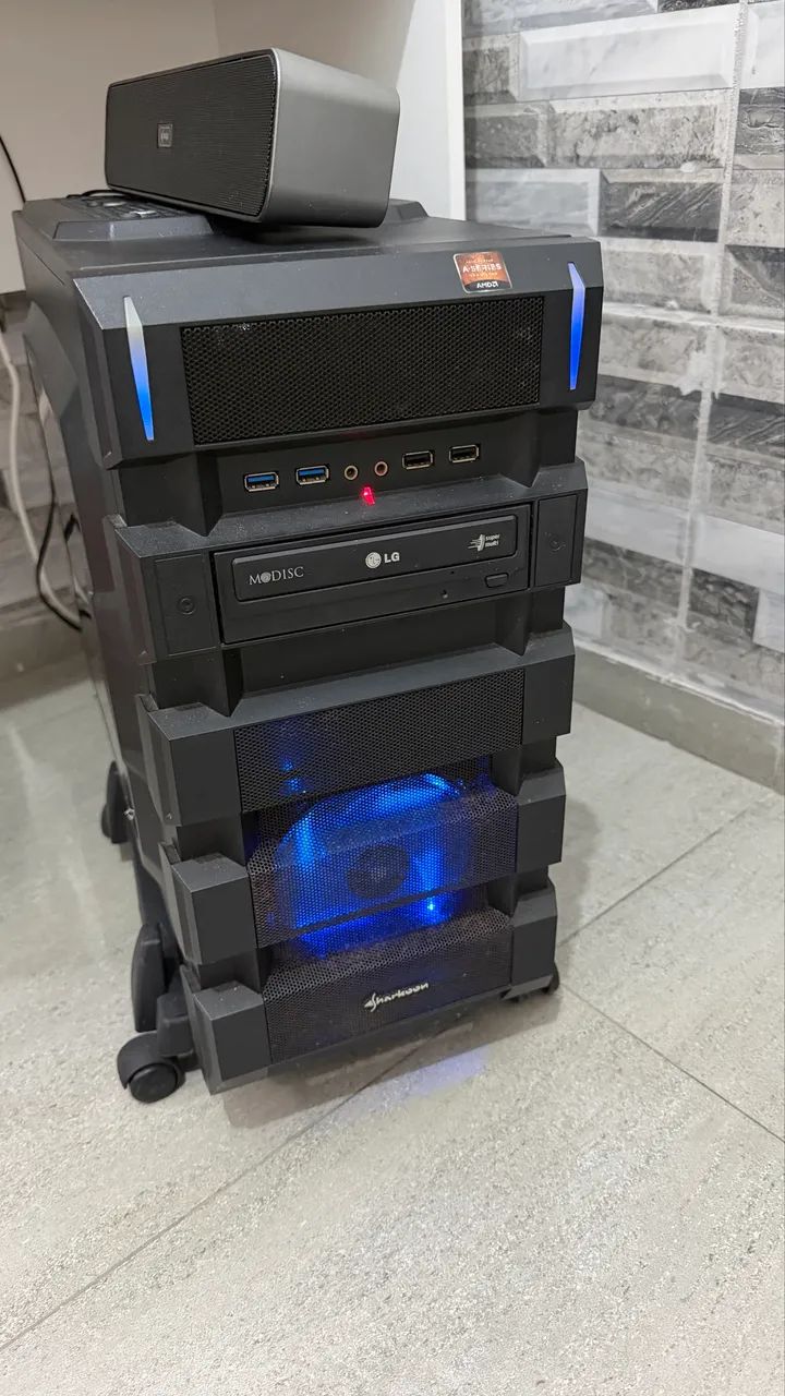 Computador com mesa e cadeira  - Foto 4