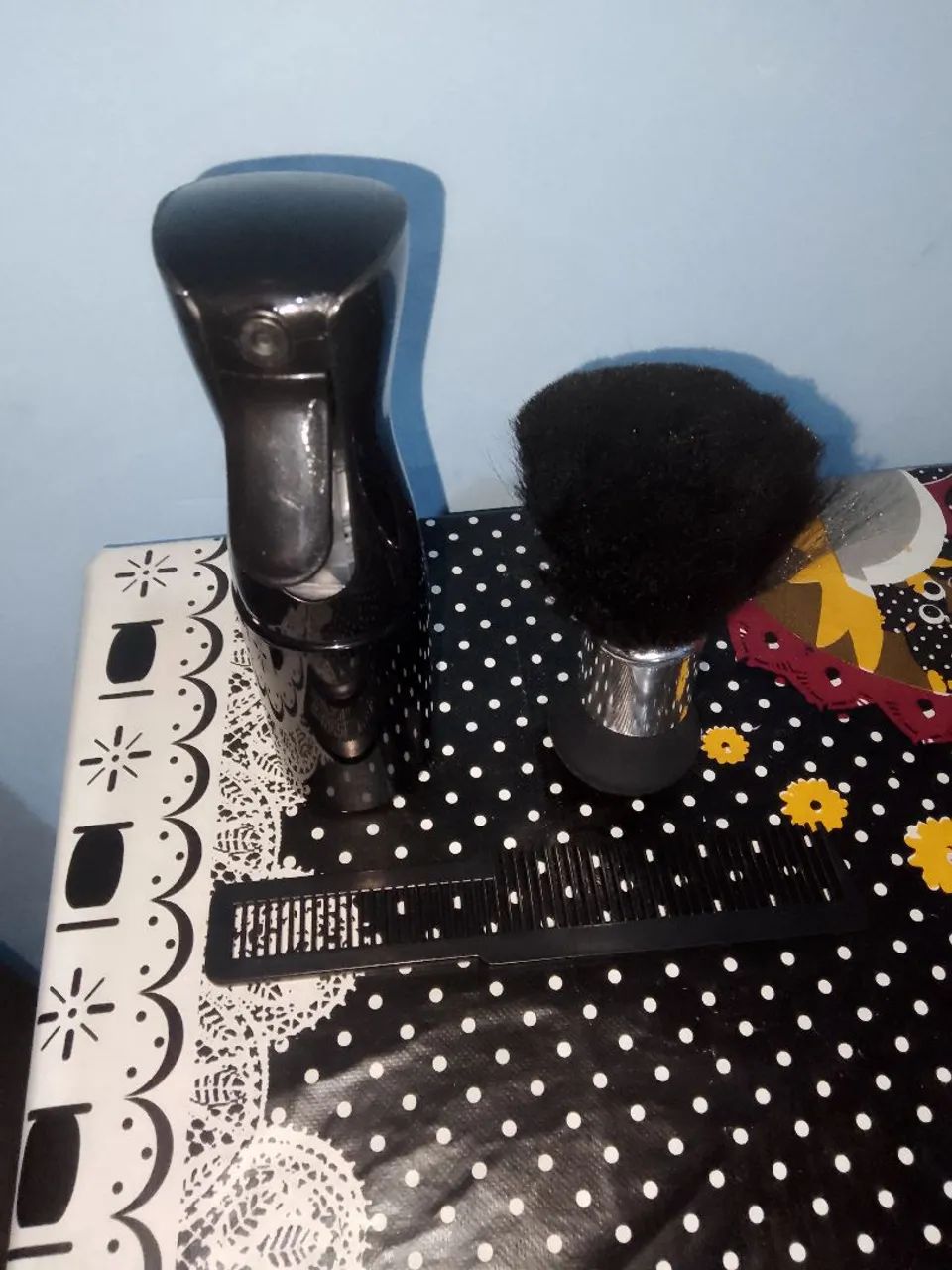 Vendo um barrufado e um espanador e um pente 
