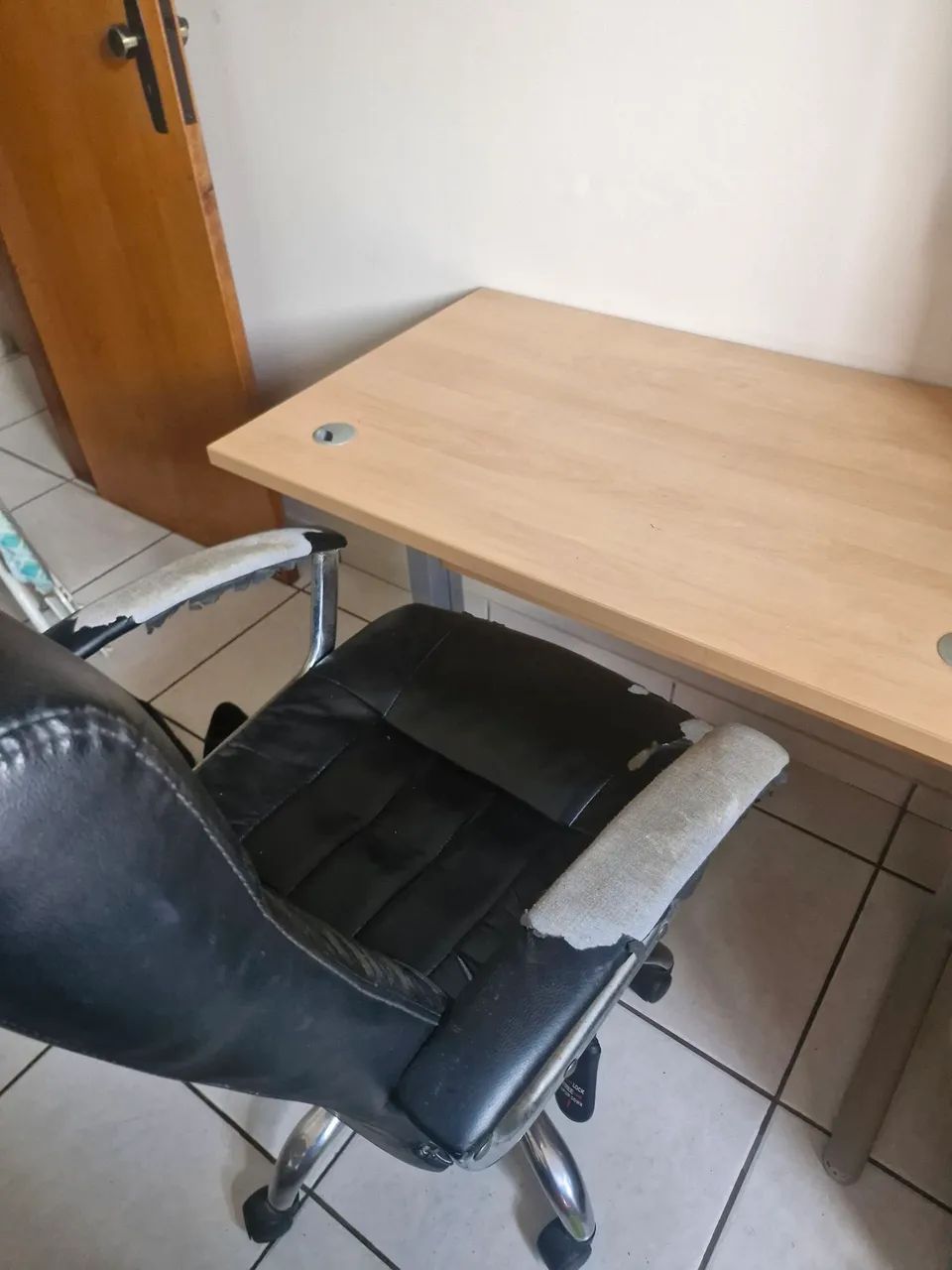 Mesa de computador (madeira com base de ferro) - Foto 5