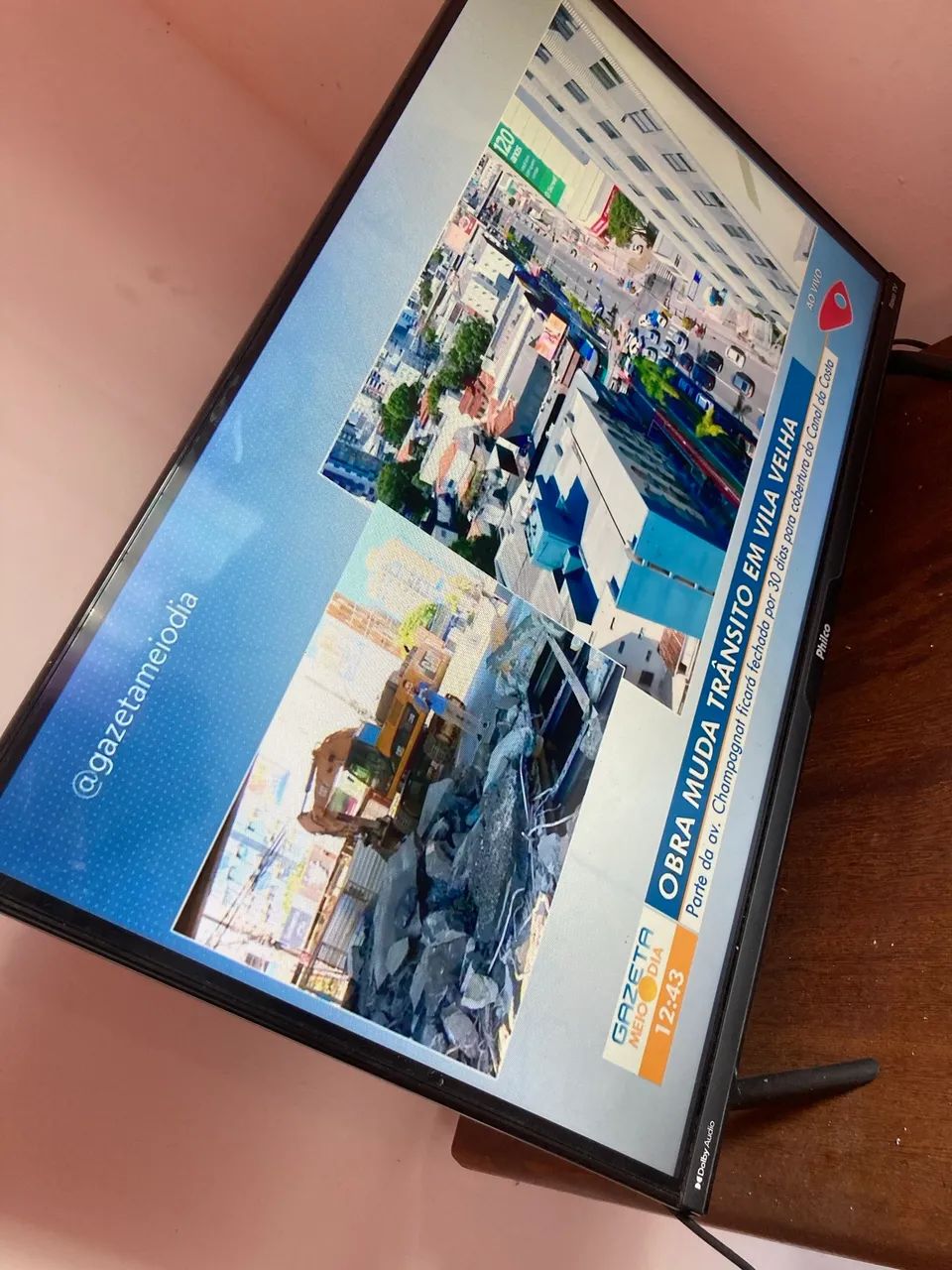 VENDO TV 32 seminova ( não é smart ) 