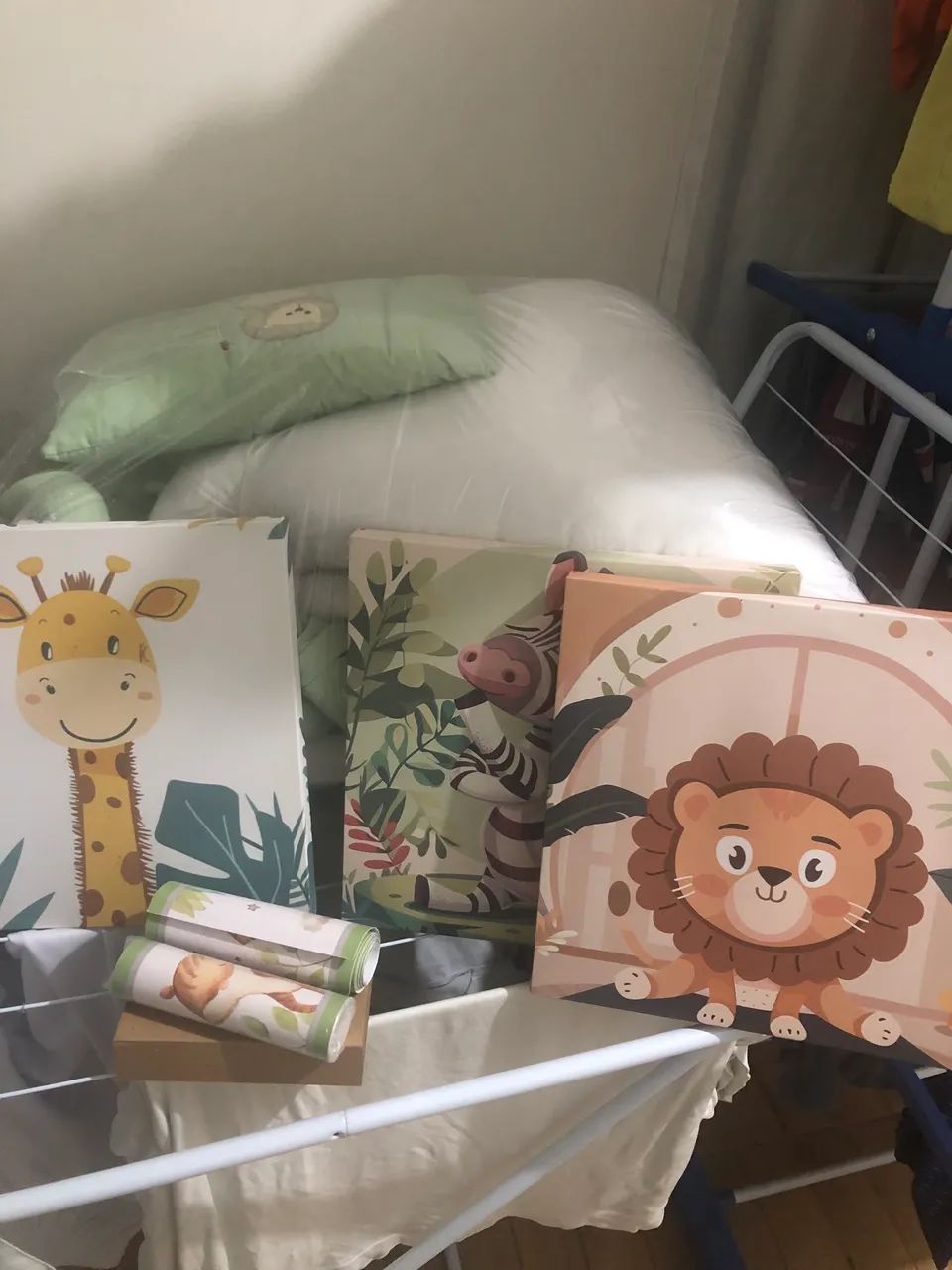 Vendo coisas para o quarto do bebe
